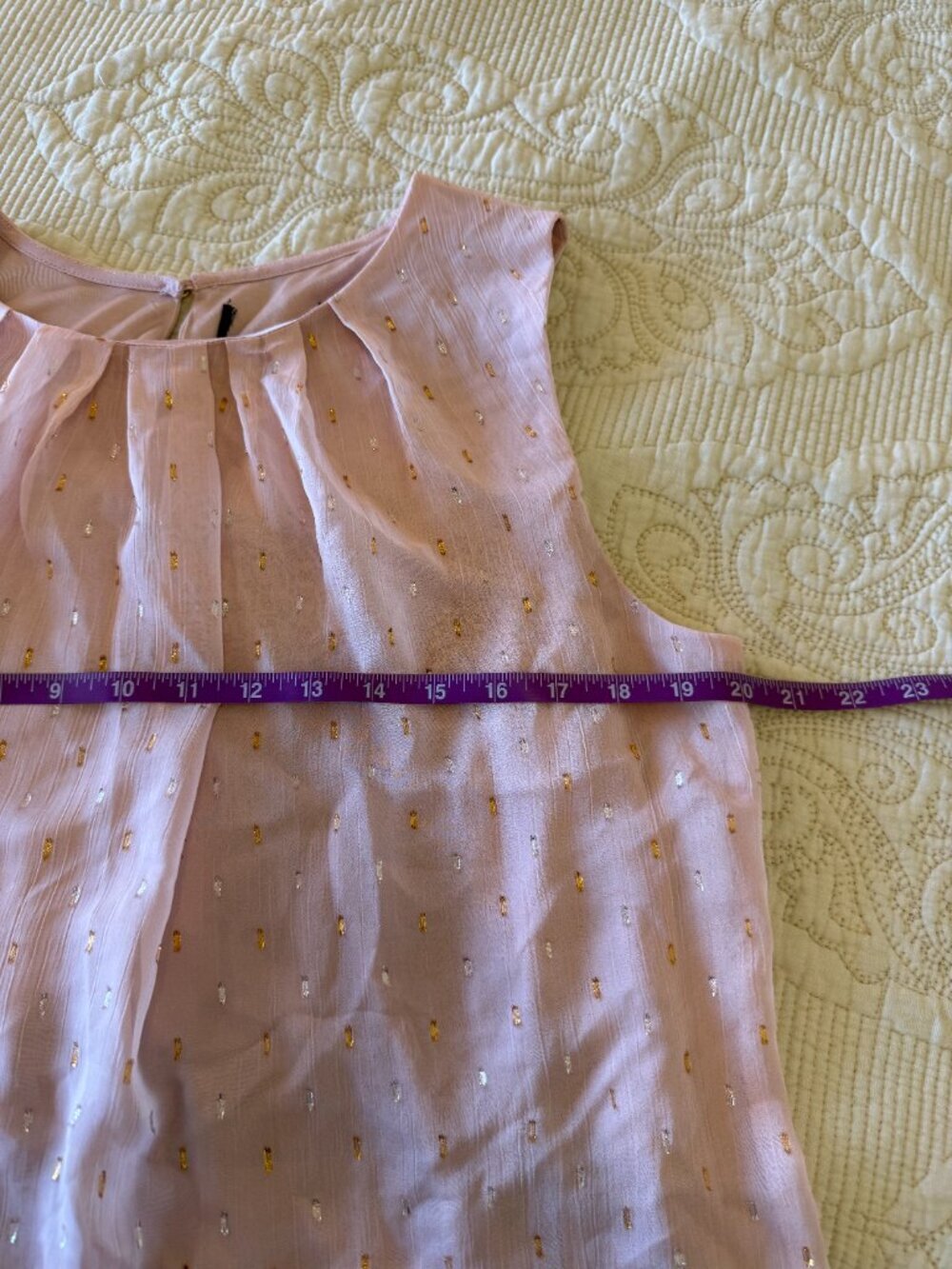 Sleeveless pink blouse featuring gold metallic clip dots, a pleated neckline. - Picture 6 of 7